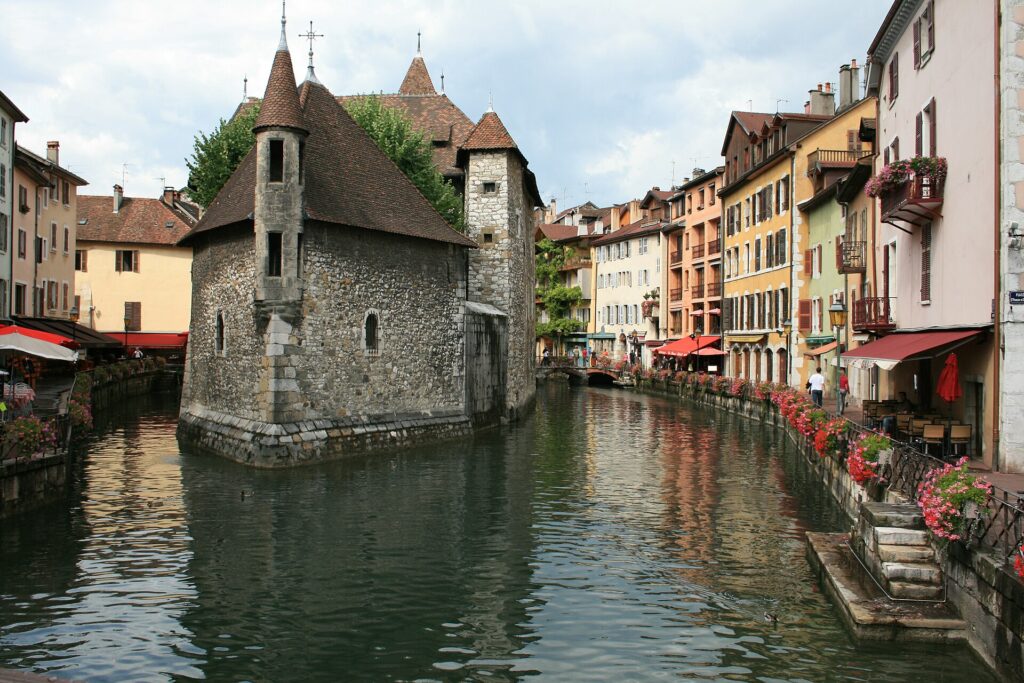 Annecy en digital nomad : cadre parfait, addition salée